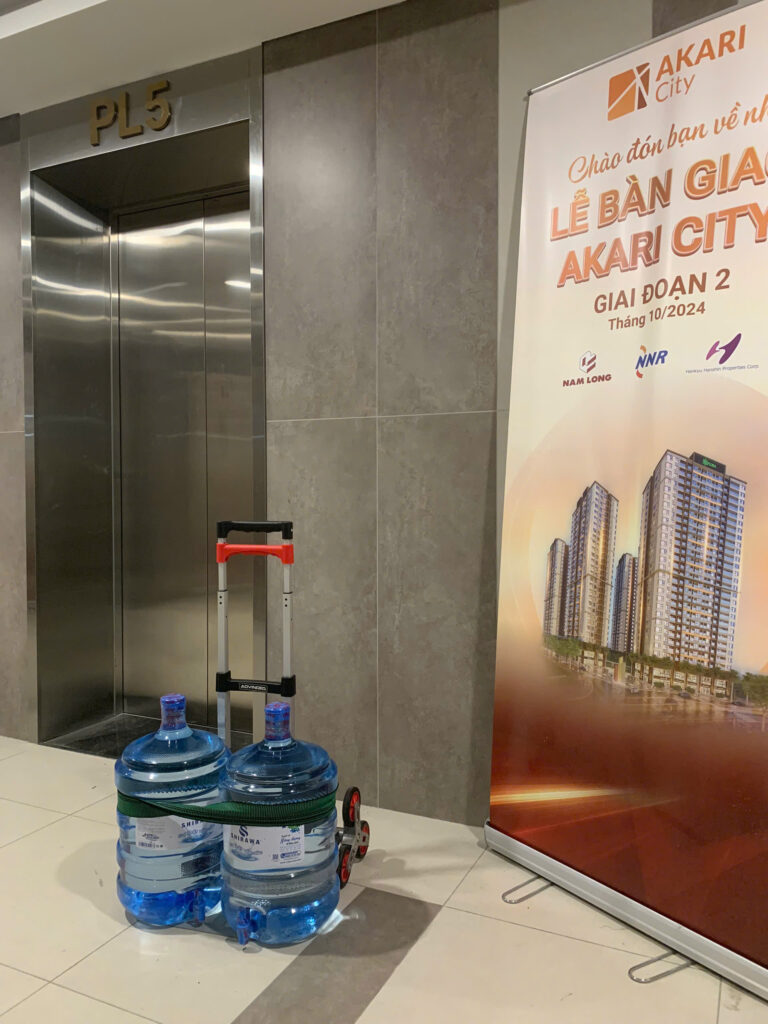 Giao nước tận nhà Akari
