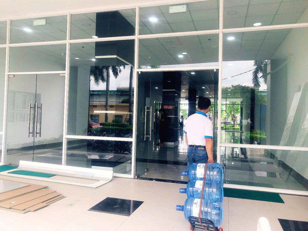 Giao nước uống đóng bình 19L tại chung cư Conic Boulevard - Shirawa