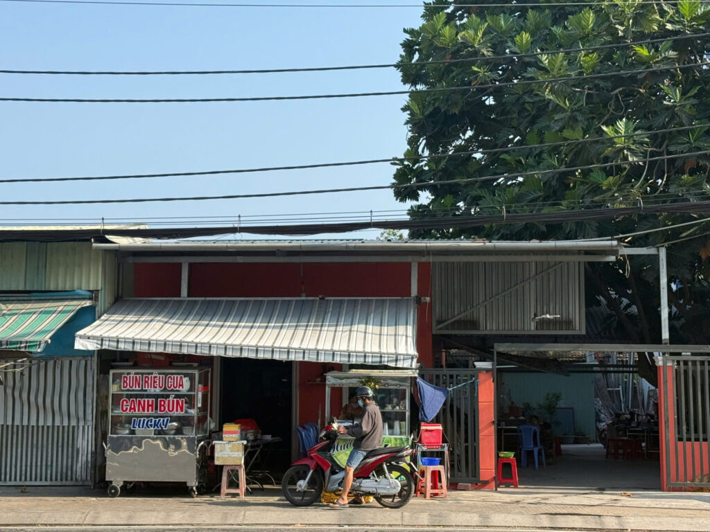 Quán Bún Riêu Cua Canh Bún Lucky gần chung cư Westgate Bình Chánh