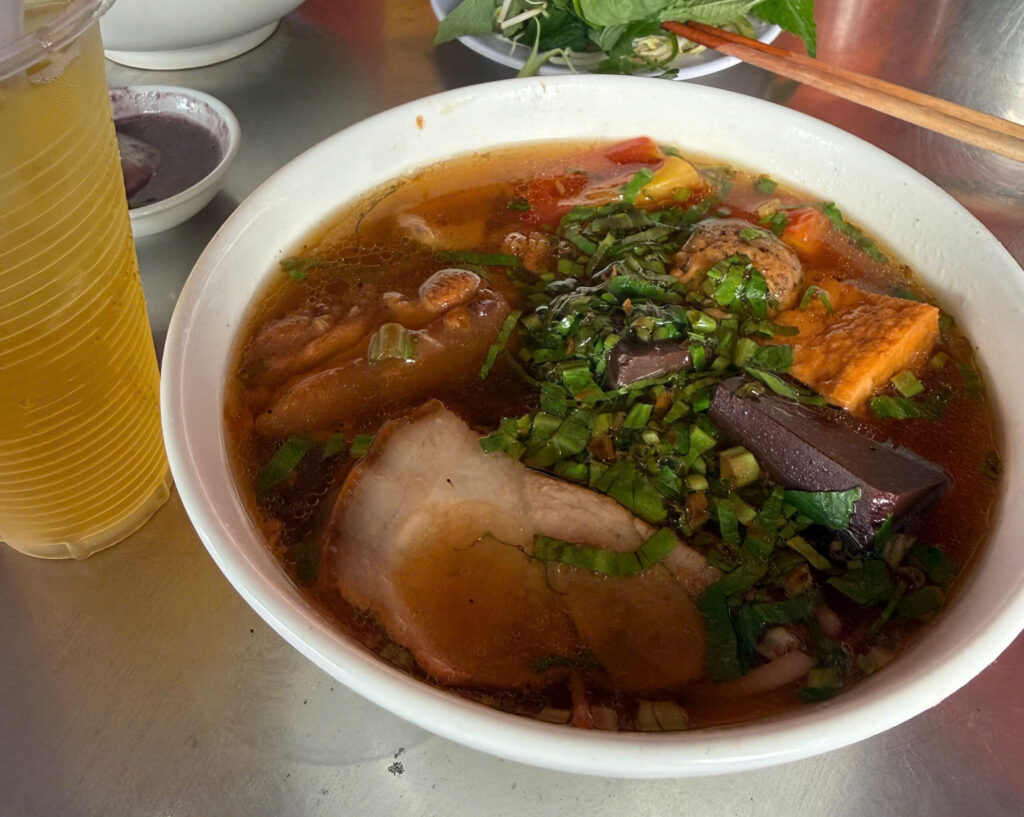 tô cánh bún full topping quán lucky