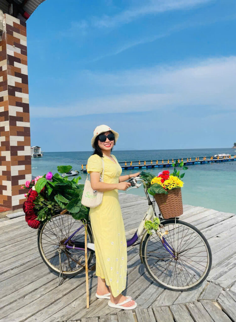 Hòn 2 bờ đạp nam du