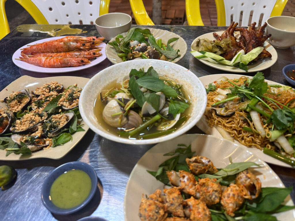 các món ốc tại ốc ken phù hợp 2-3 người ăn