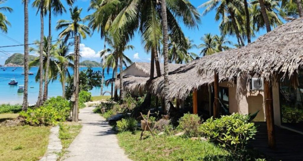 Khuôn viên Langchia Resort Nam Du – view biển và hồ bơi