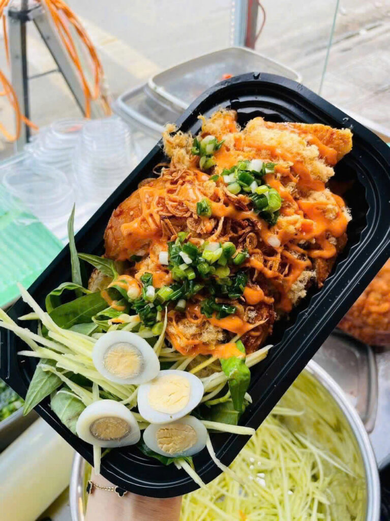 Bánh mì nướng bơ sốt muối ớt tại Giao Long Coffee, Bến Tre