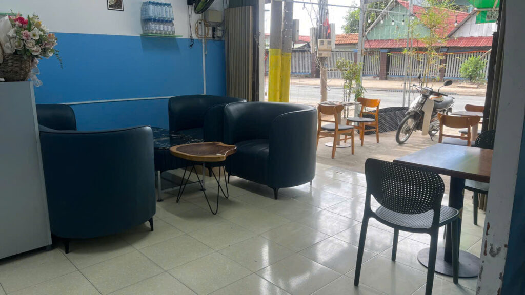 giao long cofee khu vực trong nhà
