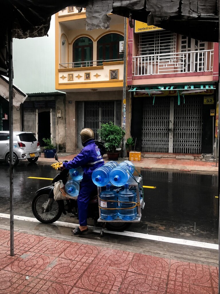 Giao nước tận căn hộ mùa mưa Shirawa